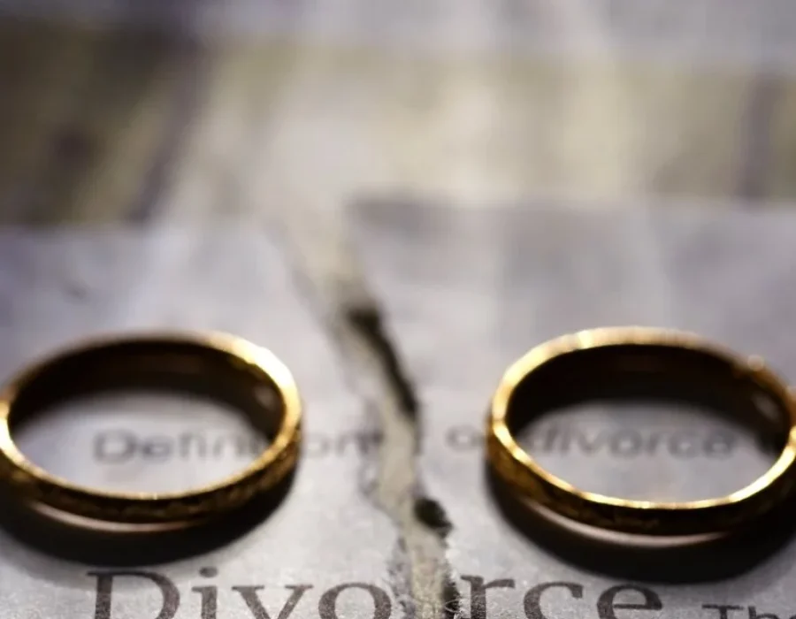 two-rings-on-the-paper-that-shows-divorce